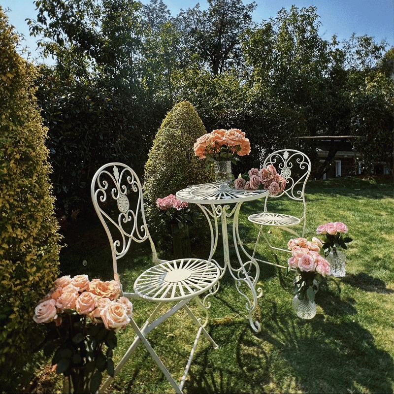 Französische Vintage-Eisen-Tis – Outdoor Furniture Arhaus Bewertung und Preis