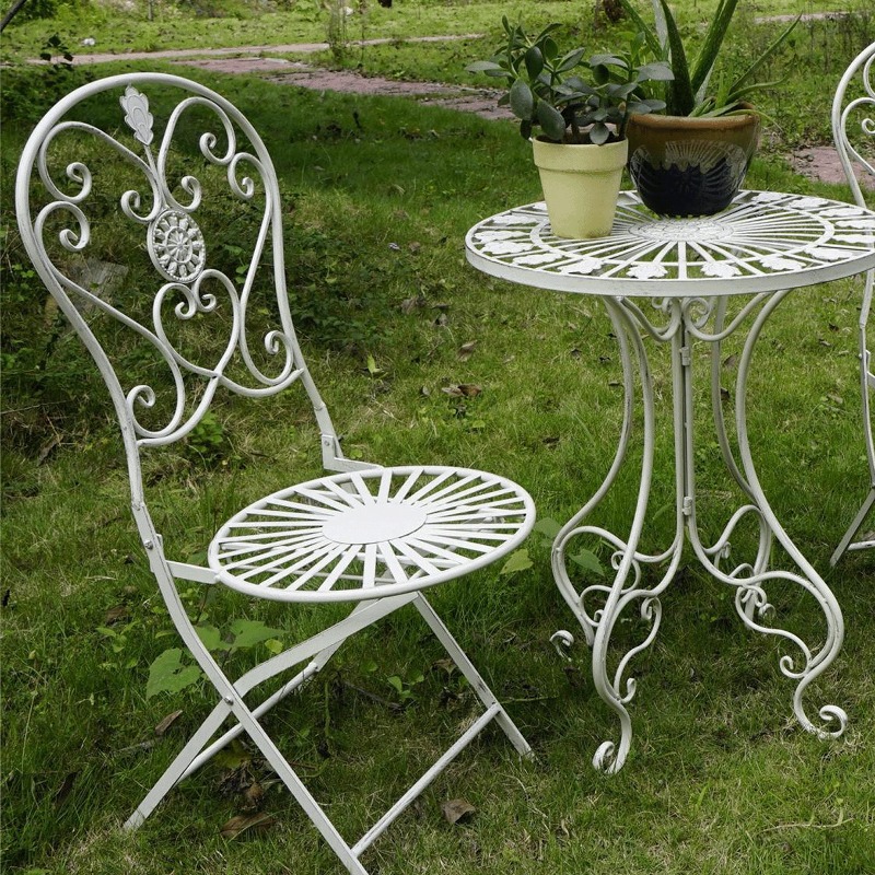 Französische Vintage-Eisen-Tis – Outdoor Furniture Arhaus Bewertung und Preis